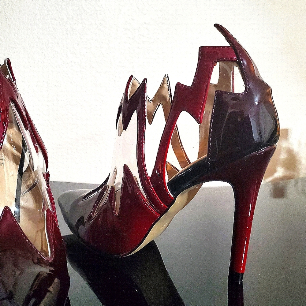 Sz 8 women's stiletto heeled booties in deep maroon